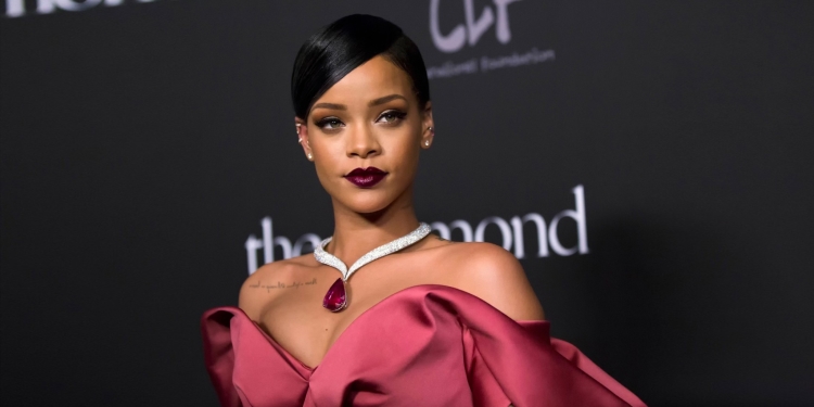 Rihanna Named Harvard's Humanitarian Of The Year